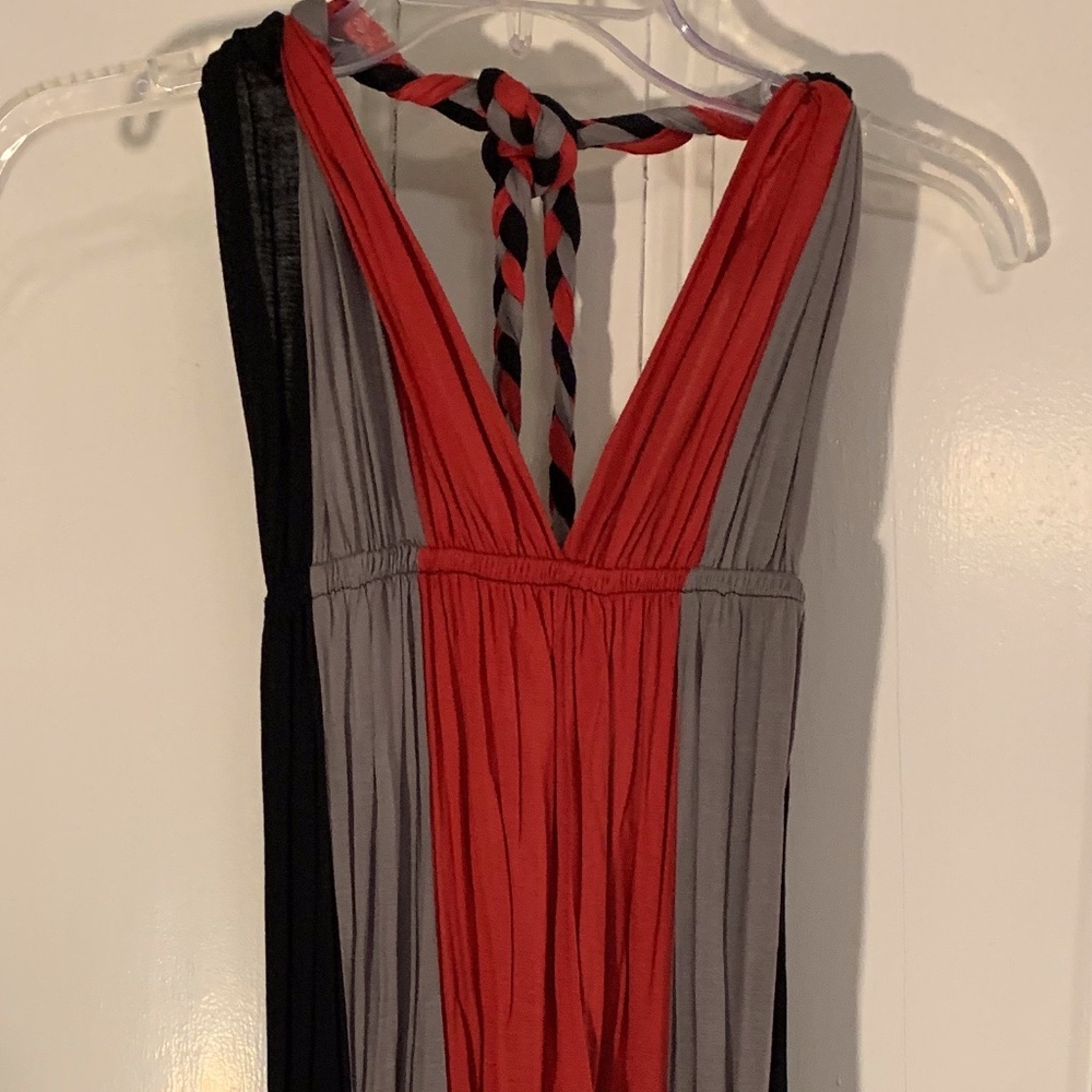i . oN Halter Dress Black/Medium